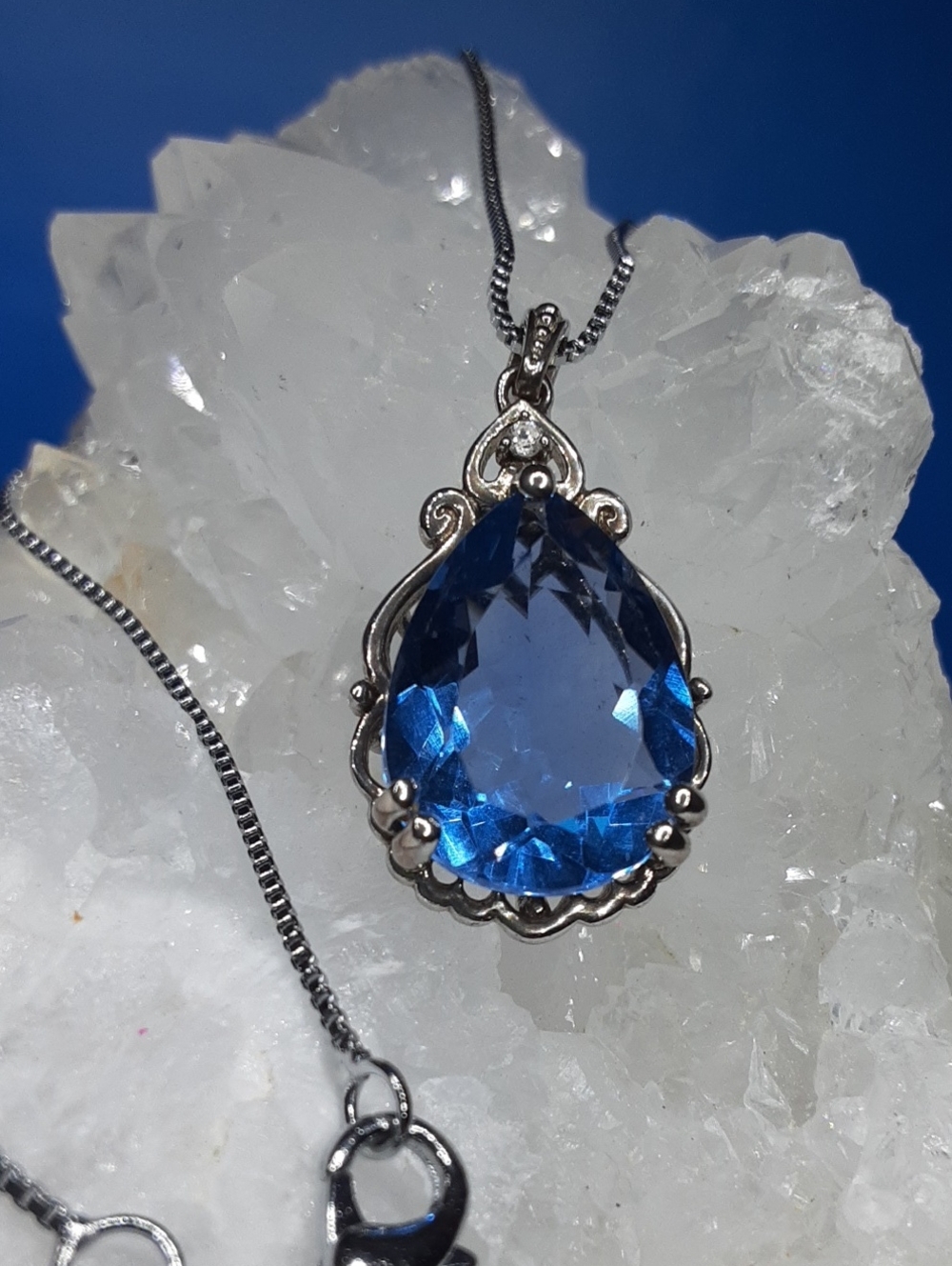 925 Color Change Fluorite With Chain.